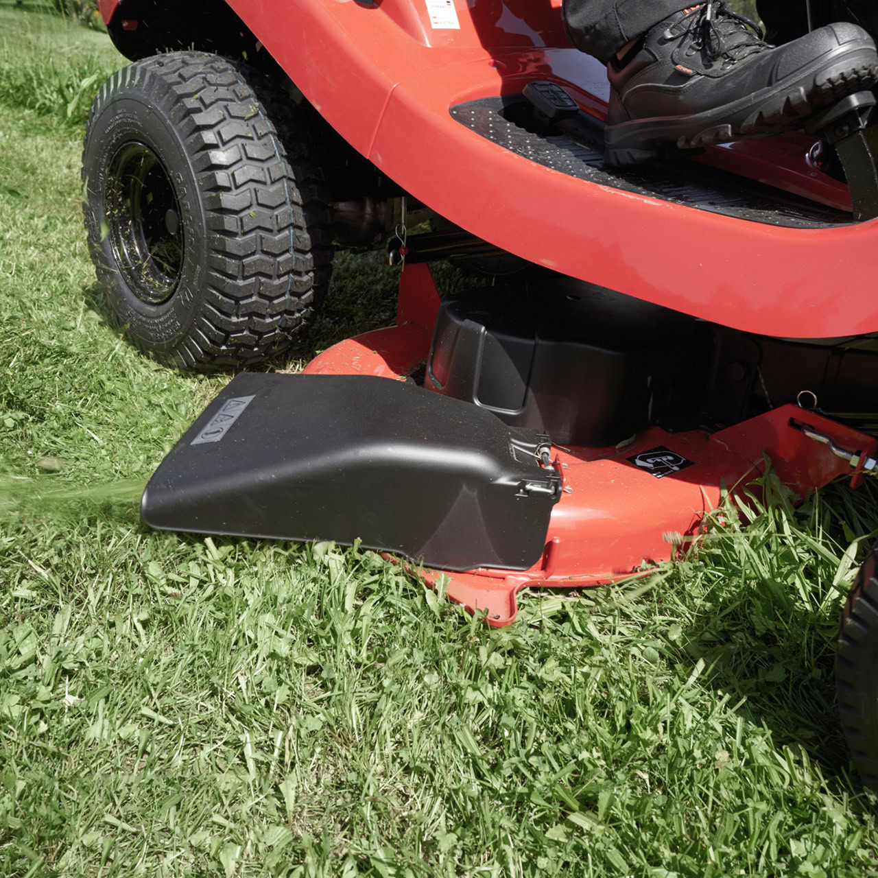 Tractoras tuns gazon, lățime de tăiere 110cm, transmisie hidrostatica SOLO by AL-KO T18-111.4 HDS-A V2 Comfort PRO 7 Tractoras tuns gazon, lățime de tăiere 110cm, transmisie hidrostatica SOLO by AL-KO T18-111.4 HDS-A V2 Comfort PRO - Image 7