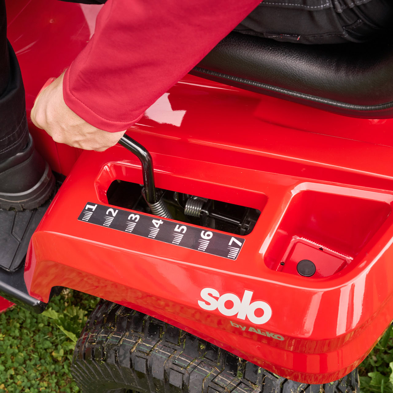 tractoras tuns gazon, latime taiere 92cm hydro SOLO byAL-ko T14-92.6 HDS-A Easy, cu motor Pro450 452cc 8.5kW 8 tractoras tuns gazon, latime taiere 92cm hydro SOLO byAL-ko T14-92.6 HDS-A Easy, cu motor Pro450 452cc 8.5kW - Image 8
