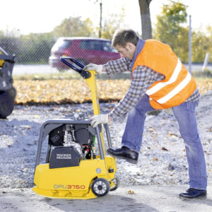 Placa compactoare reversibila Wacker Neuson DPU3750Hets, diesel, pornire electrica, greutate 265 kg, forta de impact 37 kN, Top Speed | Travandi.ro