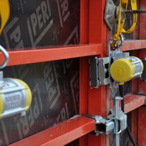 Vibrator extern pentru cofraj Wacker Neuson AR26/6/250, 250 V, 6000 rpm, frecventa 200 Hz, forta centrifuga 3.47 kN | Travandi.ro