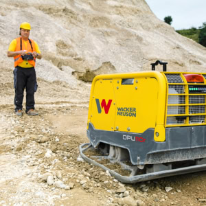 Placa compactoare reversibila Wacker Neuson DPU110r Lec970, diesel, greutate 810kg, forta de impact 110 kN, cu telecomanda, Compatec, pornire electrica | Travandi.ro