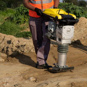 Mai compactor Wacker Neuson BS50-2plus 6", motor 2T, forta de impact 16 kN, greutate 56 kg 19 Mai compactor Wacker Neuson BS50-2plus 6", motor 2T, forta de impact 16 kN, greutate 56 kg | Travandi.ro