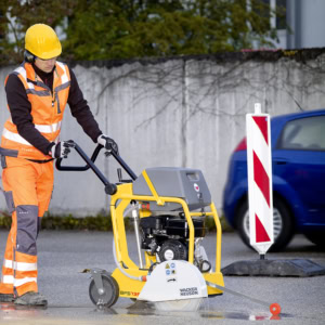 Masina de taiat beton-asfalt Wacker Neuson BFS735, motor termic 4T, 350 mm | Travandi.ro