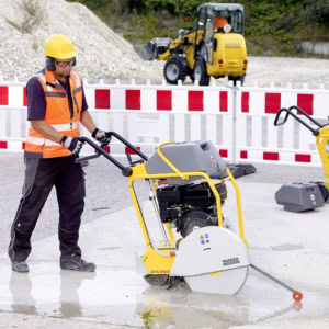 Masina de taiat beton-asfalt Wacker Neuson BFS735, motor termic 4T, 350 mm | Travandi.ro