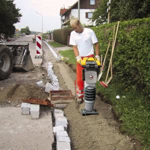 Mai compactor Wacker Neuson DS70Y 13", motor diesel EURO V, forta de impact 21 kN, greutate 83 kg 23 Mai compactor Wacker Neuson DS70Y 13", motor diesel EURO V, forta de impact 21 kN, greutate 83 kg | Travandi.ro