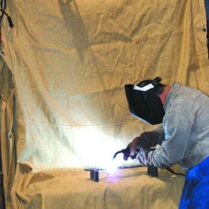 Husa protectoare alba pentru sudura Telwin 802679, 1530x1920 mm, rezistenta la caldura pana la 1100 grade Celsius 3 Husa protectoare alba pentru sudura Telwin 802679, 1530x1920 mm, rezistenta la caldura pana la 1100 grade Celsius | Travandi.ro