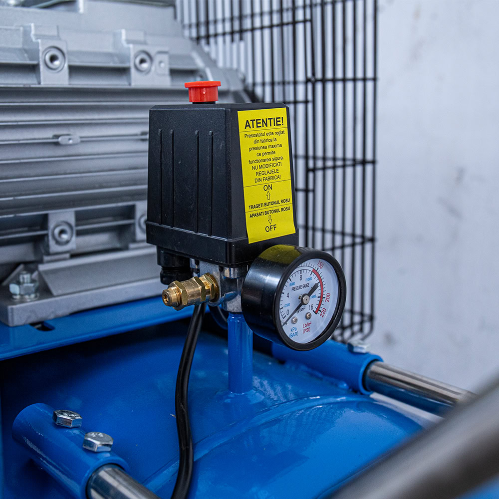 Compresor aer cu ulei AIRMASTER 5.5cp 200l debit aer aspirat 550l/min debit aer refulat 412l/min 10bar 175kg 6 Compresor aer cu ulei AIRMASTER 5.5cp 200l debit aer aspirat 550l/min debit aer refulat 412l/min 10bar 175kg - Image 6