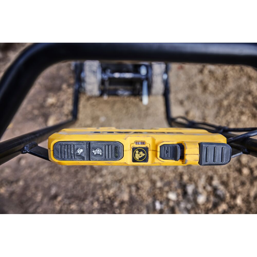 Placa compactoare unidirectionala Powershift DeWalt DCPS7154N, compatibila cu acumulator 55.4V, forta de impact 15 kN, greutate 91 kg 5 Placa compactoare unidirectionala Powershift DeWalt DCPS7154N, compatibila cu acumulator 55.4V, forta de impact 15 kN, greutate 91 kg - Image 5