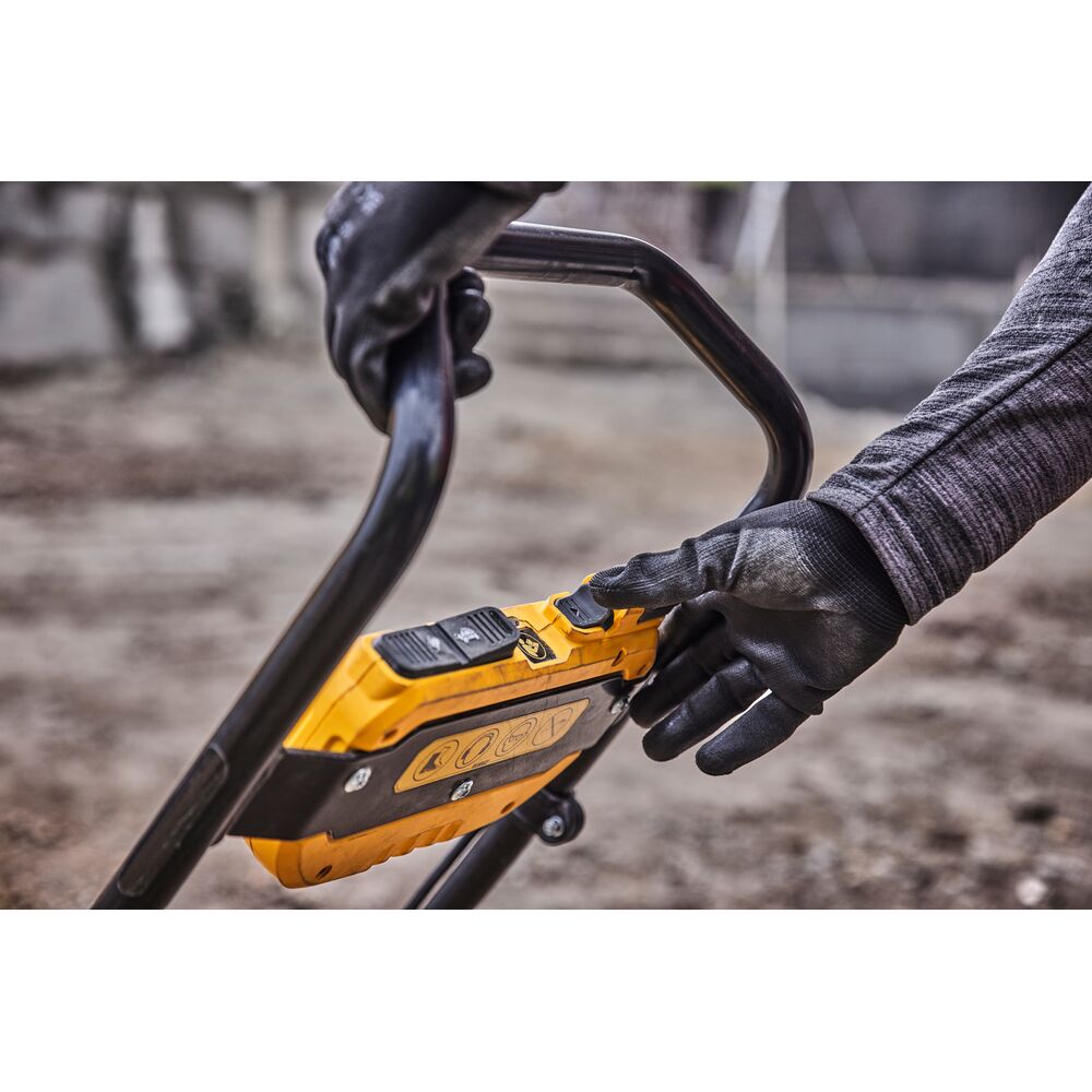 Placa compactoare unidirectionala Powershift DeWalt DCPS7154N, compatibila cu acumulator 55.4V, forta de impact 15 kN, greutate 91 kg 6 Placa compactoare unidirectionala Powershift DeWalt DCPS7154N, compatibila cu acumulator 55.4V, forta de impact 15 kN, greutate 91 kg - Image 6
