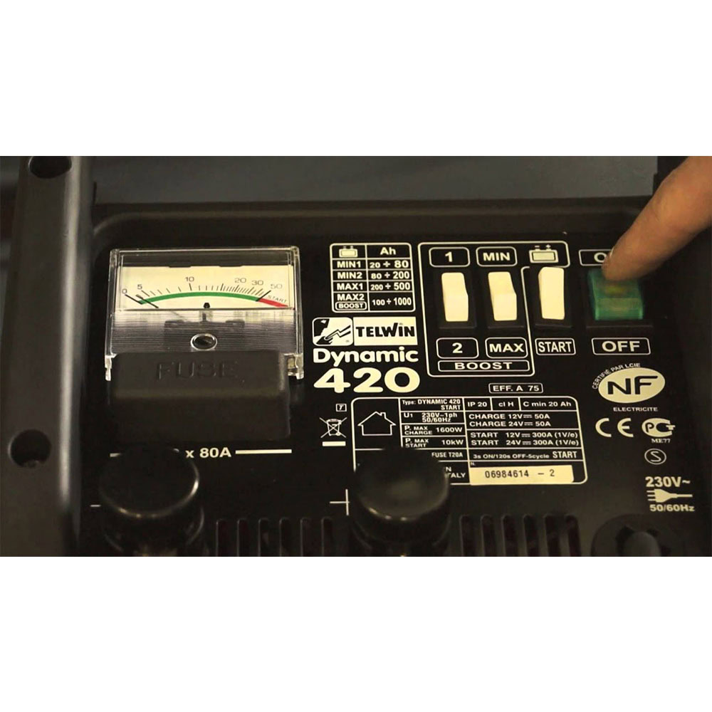 Redresor baterii si robot de pornire Telwin DYNAMIC420START, tensiune incarcare 12/24 V, capacitate baterii Pb/START/STOP 20-1000 Ah, incarcare rapida 3 Redresor baterii si robot de pornire Telwin DYNAMIC420START, tensiune incarcare 12/24 V, capacitate baterii Pb/START/STOP 20-1000 Ah, incarcare rapida - Image 3