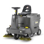 Masina de maturat aspirat cu tractiune Karcher KM 85/50 R Bp Pack 2SB, 1.351-128.0, cu acumulator 24 V, 615 mm, 2 perii laterale