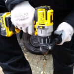 Masina de gaurit si insurubat cu percutie, cu acumulatori Dewalt DCD996P3, 18V/5.0Ah, cuplu maxim 95 Nm, 3 acumulatori, incarcator