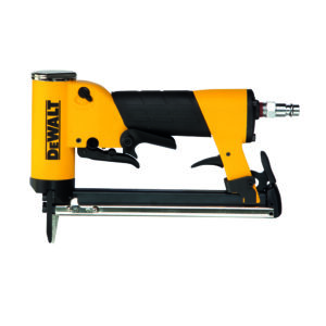 Capsator pneumatic Dewalt DPS8016, coroana lata